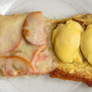 Crabcake Benedict