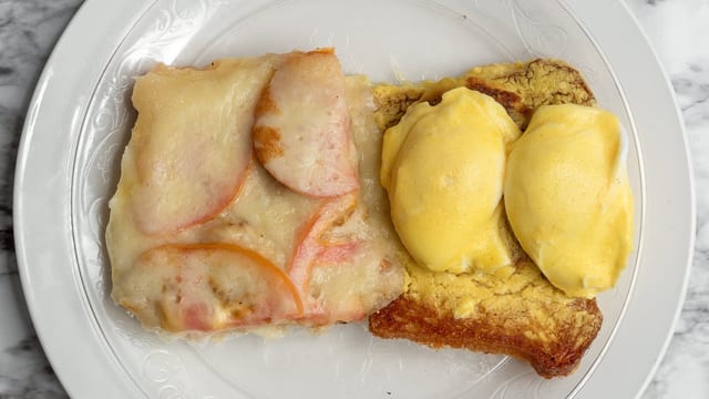 Crabcake Benedict.